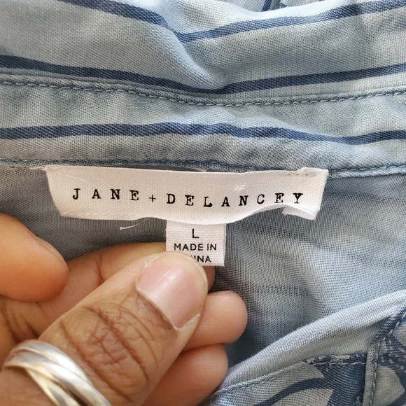 Jane + Delancey Blue Stars & Stripes Short Sleeve Button Down Top Size L - Picture 6 of 8